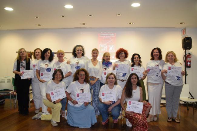 Taller de costura rescata la moda del siglo XVIII en Almería