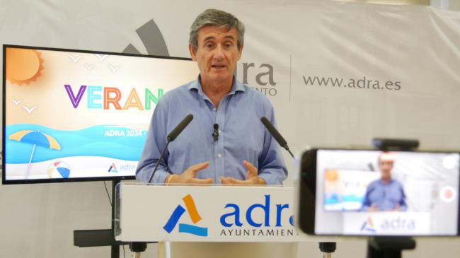 Manuel Cortés presenta más de 60 propuestas para Adra este verano