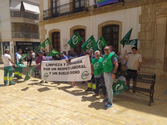 Huelga en Vera: limpieza y jardinería paralizadas durante la feria