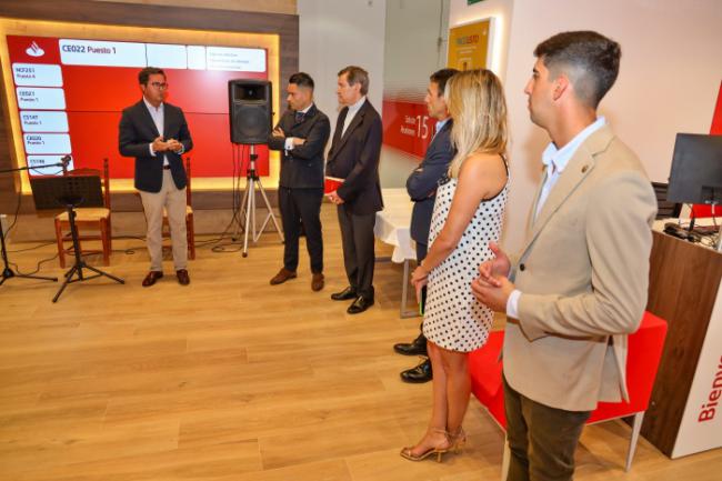 Banco Santander inaugura una nueva oficina en El Ejido