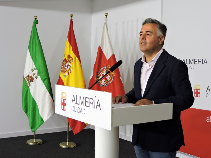 El PSOE urge a “refundar” la Feria