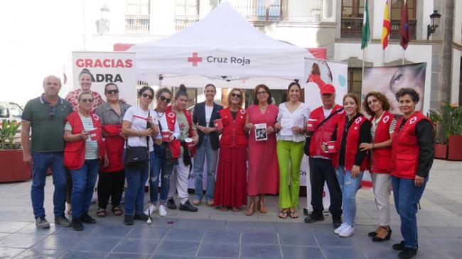 Cruz Roja Adra celebra el Día de la Banderita