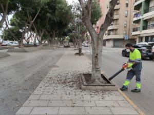 Brigada de tarde al servicio de limpieza de Adra