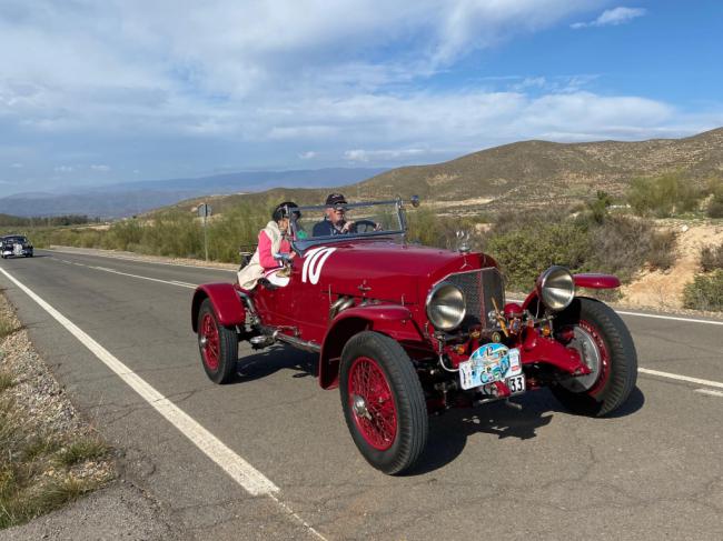 Los coches antiguos demuestran el excelente estado de conservación en la subida a Turrillas
 