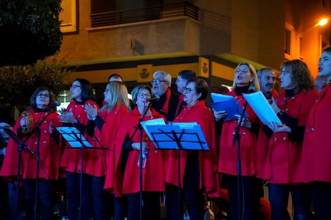 Zambombá Flamenca ilumina la Plaza de la Iglesia en El Ejido