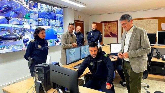 Adra mejora su seguridad con nueva sala de videovigilancia