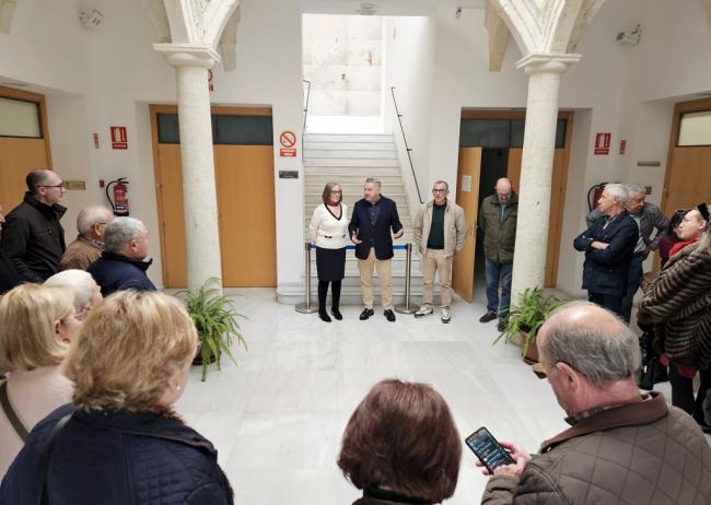 El Archivo Municipal de Almería recibe la visita de la Real Hermandad de Veteranos de las Fuerzas Armadas y de la Guardia Civil