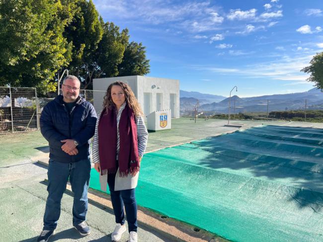 La Junta invierte 30.000 euros en la piscina de Illar y muebles para el Ayuntamiento