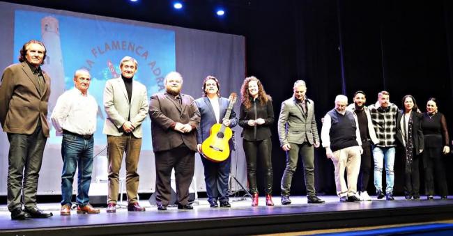 Cientos de personas disfrutan del Festival Flamenco de la Peña Adra La Torre