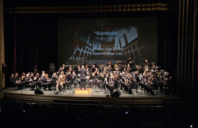 El Auditorio se rinde a la intensidad del rock andaluz y a la fusión de la Banda Municipal y el Conservatorio