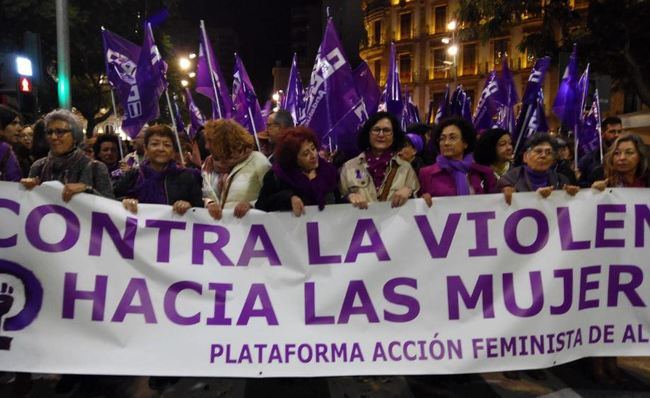 3.000 almerienses marchan contra la violencia de género