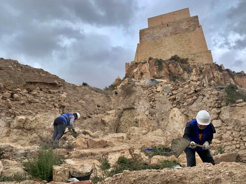 Trabajos arqueológicos en la calle Almanzor para recuperar el entorno de la Alcazaba