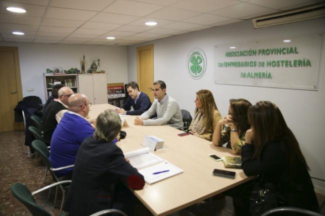 El Ayuntamiento solicitará a la Junta de Andalucía que aclare el decreto de ambigús