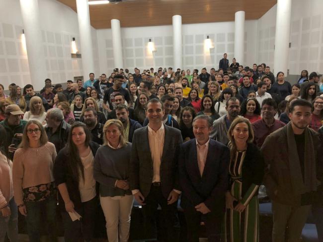 El alcalde insta a “aprovechar esta oportunidad” a los 210 alumnos de 'Almería T Forma'