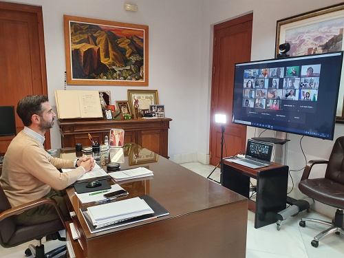 El alcalde elogia a los premiados durante los FAMM de Oro