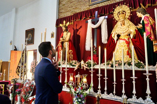 El alcalde visita las hermandades del Martes Santo