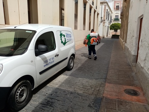 El Ayuntamiento de Almería emplea viricidas en la desinfección contra el #COVID19