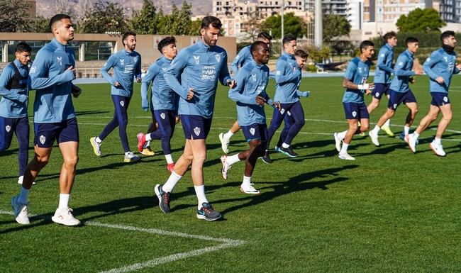 Almería se centra en el Huesca tras la Copa