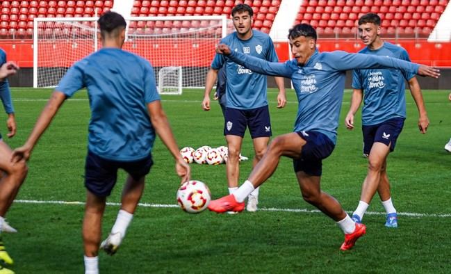 Almería se prepara para la Copa ante la Cultural Leonesa