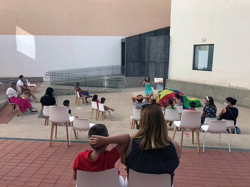 La Biblioteca Central enseña la narrativa oral a los más pequeños