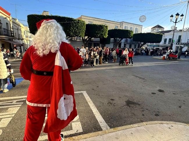 Papá Noel sorprende a Dalías en quad y recoge cartas de los niños