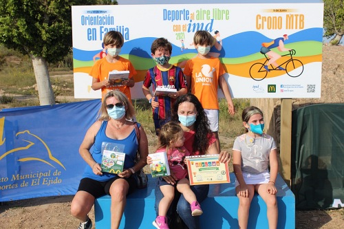 El Parque Cañada de Ugíjar ha sido escenario del deporte en familia al aire libre con unas Jornadas de Orientación