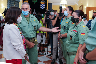 Robles vuelve a visitar a La Legión y detalla que el contingente en Mali ha subido el nivel de alarma