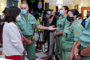 Robles vuelve a visitar a La Legión y detalla que el contingente en Mali ha subido el nivel de alarma