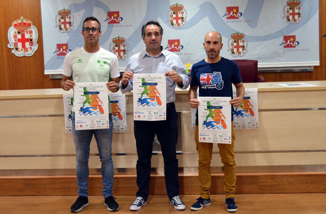 El 13º Triatlón Ciudad de Almería se celebrará el 10 de junio con 300 participantes