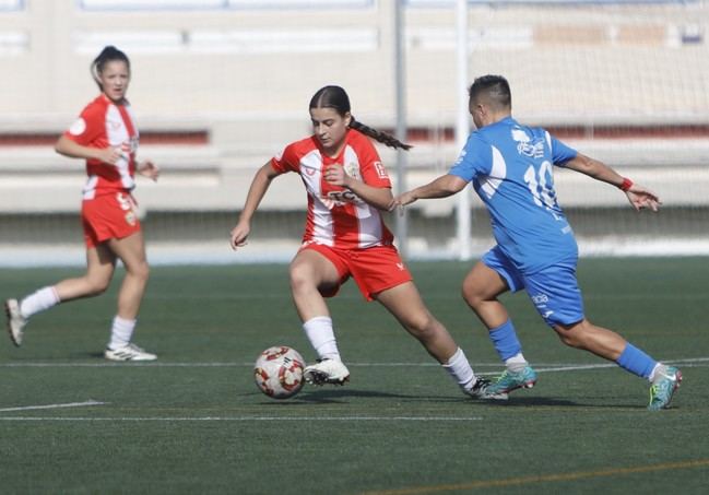 Almería se mide al invicto Sport Extremadura