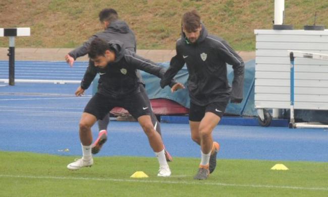 Hasta seis jugadores del filial entrenan con el primer equipo ante el partido de Copa