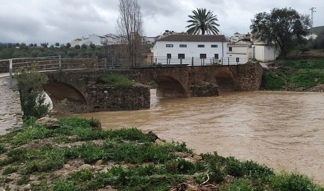 Lluvias causan 30 incidencias en Almería según el 1-1-2