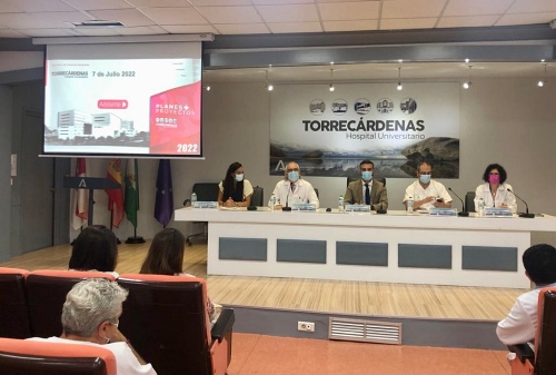 El alcalde participa en la comisión de dirección del Hospital Torrecárdenas