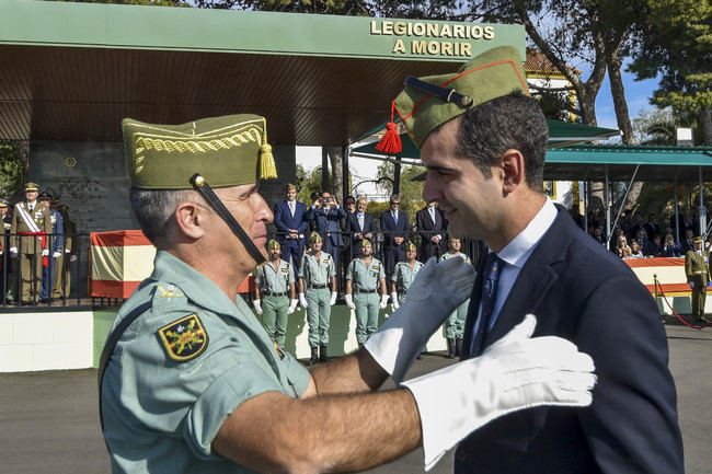 El alcalde de Almería recibe el título de legionario de honor