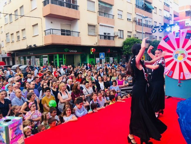 Miles de almerienses llenan la Noche en Blanco de Nueva Andalucía, El Alquián y La Cañada