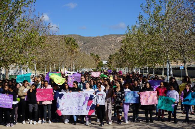 Decenas De Estudiantes de Vícar En La Manifestación Del 8M