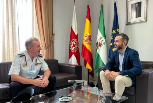 El alcalde recibe al nuevo comisario principal de Policía en Almería