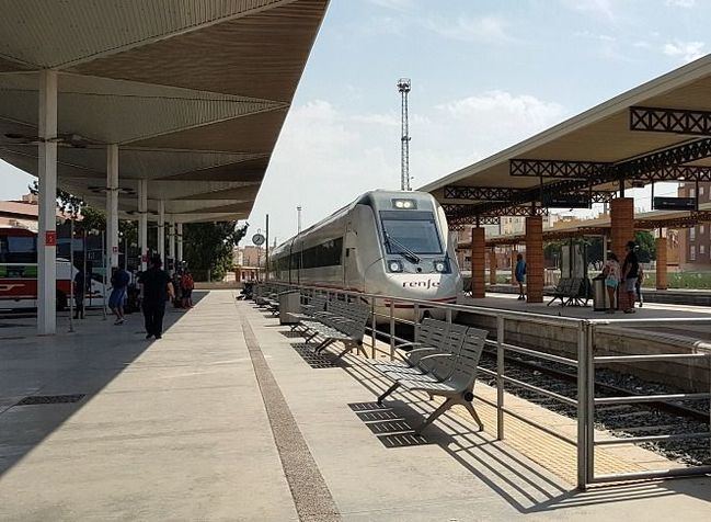 El tren de Almería-Madrid acumuló 39 retrasos en 10 meses