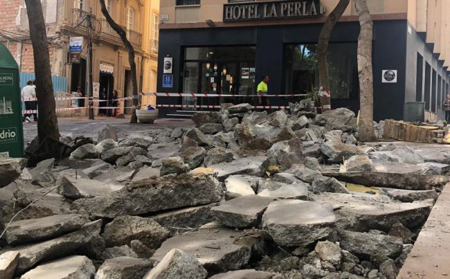 Corte de tráfico en la Plaza del Carmen por obras en la calle Antonio Vico