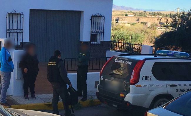 Auxilian a una mujer al borde del suicidio en Roquetas