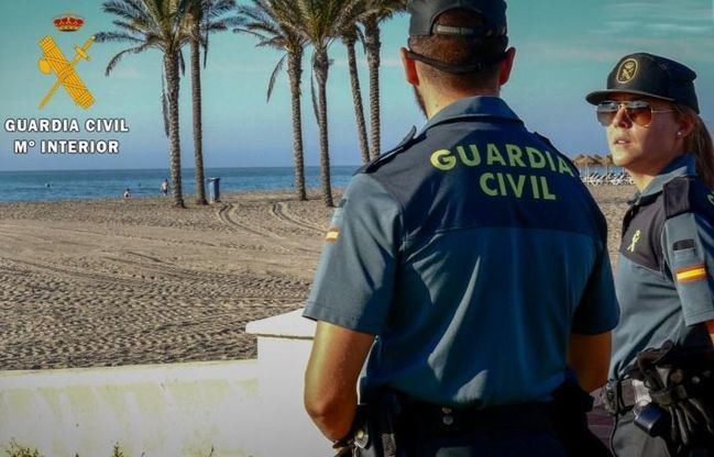 Detenido por robar en días sucesivos sillas y mesas de una churrería de Roquetas