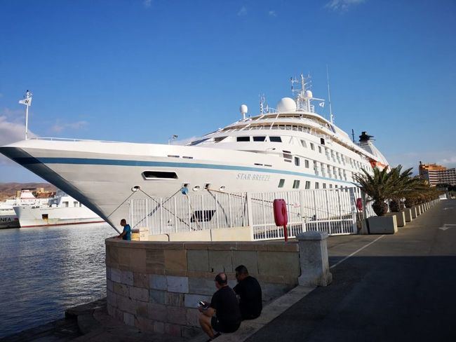 El crucero Star Breeze realiza su tercera escala de octubre en el Puerto de Almería