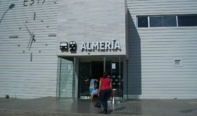 Adif licita la limpieza de la estación de tren Almería