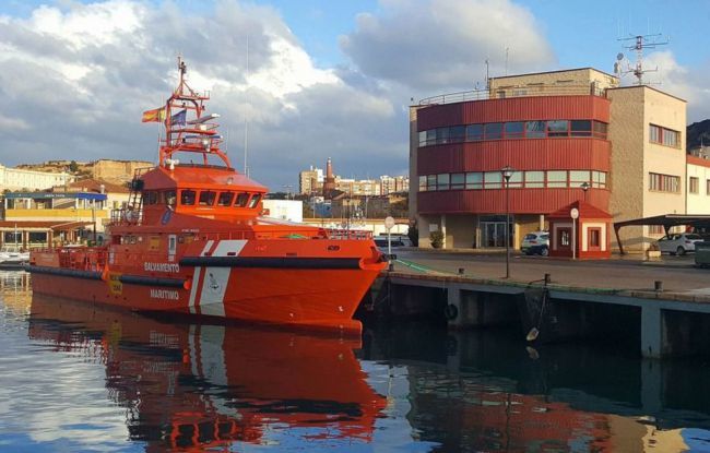 Fallece la mujer embarazada que fue rescatada de una patera semihundida en Alborán