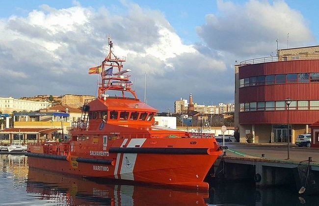 68 inmigrantes rescatados son llevados al puerto de Almería