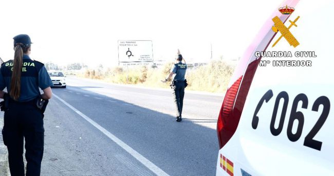 La Guardia Civil auxilia a un hombre atropellado en la A-92 a la altura de Tabernas