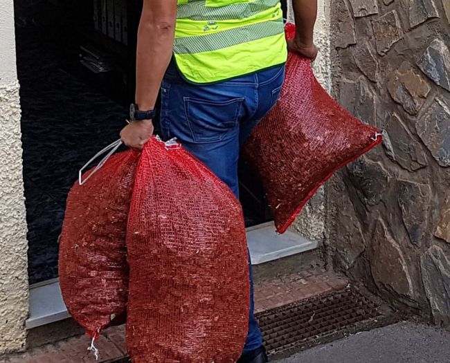 Les pillan más de 13 kilos de marihuana en un saco con pienso