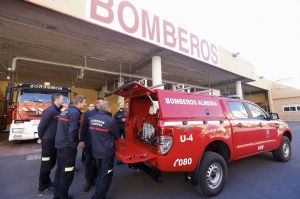 Evacuado un anciano a causa de un incendio en un edificio en Adra