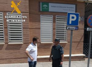 La Guardia Civil detiene a dos menores por el robo de exámenes finales en El Ejido