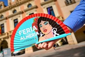 Ya sabemos cuándo y dónde se repartirán los abanicos de la Feria de Almería